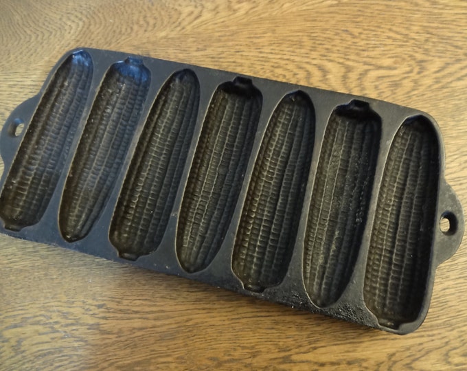 Vintage Cast Iron Corn Stick Pan Seven Slot Corn Cob Pan Unmarked