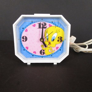 Vintage Westclox &quot;Tweety Bird&quot; Electric Alarm Clock - Model 22090  - Warner Bros 1994 - White w/Colorful Tweety Face - Works - Bedside Clock