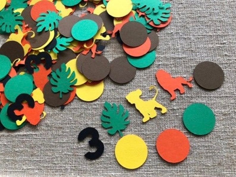 K&ouml;nnte beinhalten: Sortiment aus buntem Papierkonfetti mit Silhouetten von Dschungeltieren, Bl&auml;ttern und Zahlen. Das Konfetti ist perfekt f&uuml;r eine Geburtstagsfeier oder andere Feierlichkeiten.