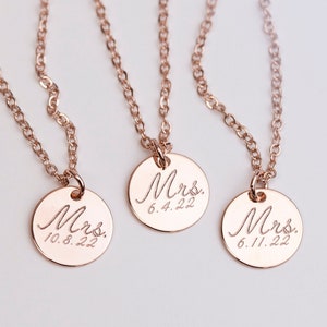 Wedding date Mrs. Necklace // Rose Gold necklace / Gifts for Bride to be // Bridal shower jewelry gift // Personalized disc necklace