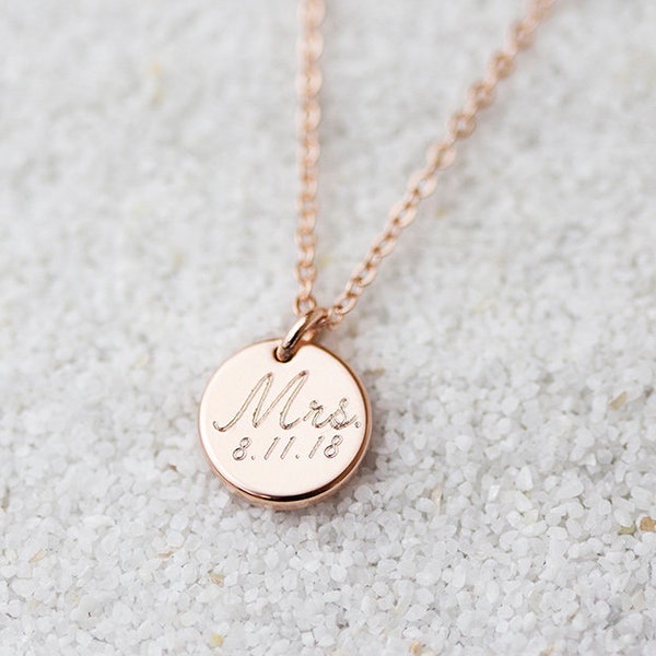 Wedding date Mrs. Necklace // Rose Gold necklace / Gifts for Bride to be // Bridal shower jewelry gift // Personalized disc necklace