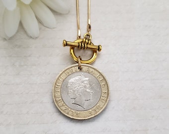British coin jewelry, two pound coin necklace, Queen Elizabeth necklace, remembrance necklace, birthday gift for friend, anglophile gift