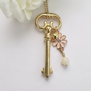 Gold key necklace, daisy necklace, skeleton key necklace, upcycled jewelry, graduation gift, birthday gift for a friend, assemblage jewelry