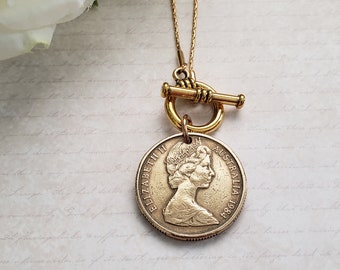 Australian coin necklace, Queen Elizabeth jewelry, birthday gift for Australian friend, Aussie gift, toggle necklace, kangaroo necklace