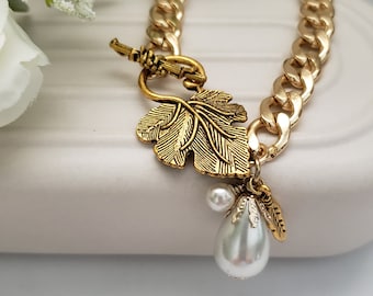 Gold leaf bracelet, gold and pearl bracelet, chunky gold bracelet, birthday gift for mom, gift for best friend, toggle charm bracelet