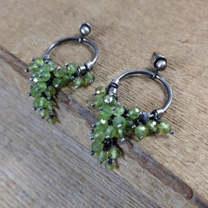 Orecchini - argento sterling ossidato e peridoto (olivina), Orecchini con perline, Gioielli fatti a mano