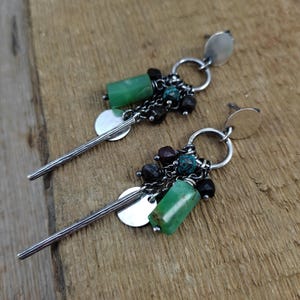 Oxidierte Sterlingsilber-Ohrringe: Chrysopras, Chrysokoll, Rohstein