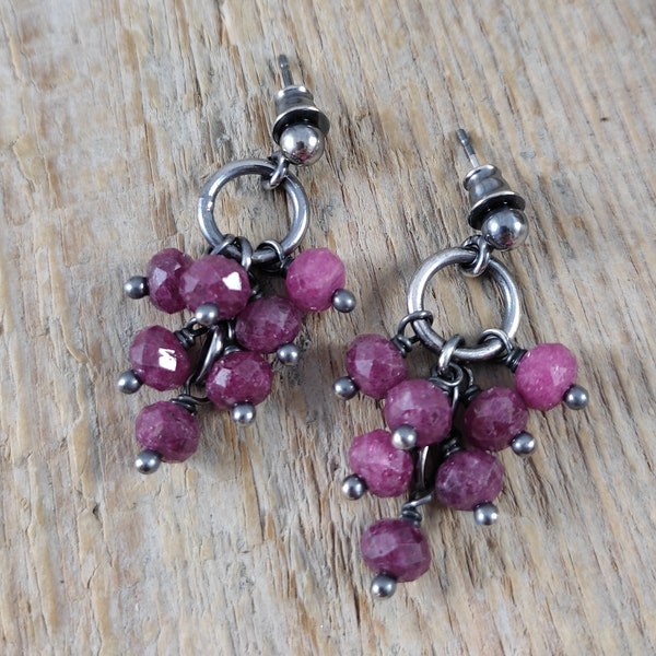 Boucles d'oreilles - argent sterling oxydé et rubis, Boucles d'oreilles avec perles, Bijoux faits à la main, argent brut, discount Cyber Sale 2023