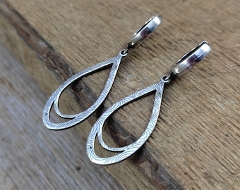 Ohrringe aus Sterlingsilber, moderner Schmuck, handgefertigte Ohrringe, filigrane Ohrringe.