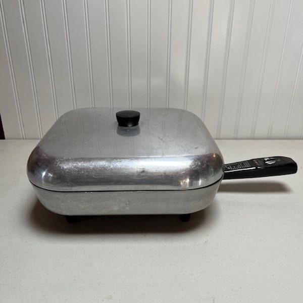 Vintage Sunbeam Controlled Heat Electric Automatic Skillet Frying Pan