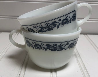 VINTAGE PYREX Milk Glass Coffee Tea Cup Mug Old Town Blue Onion Pattern (2)