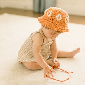 Crochet Bucket Hat Pattern, Floral Daisy Crochet Floppy Brim Sun Hat, Bucket Full of Posies Hat image 6