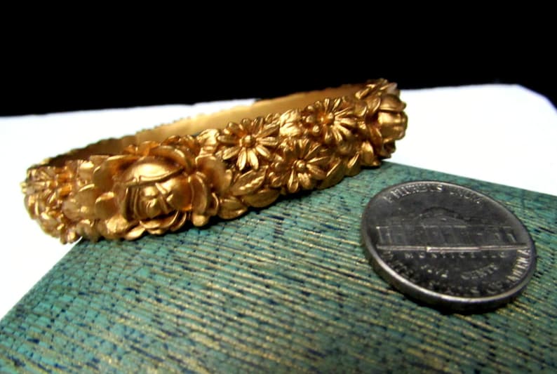 daisies flowers 1930s christmas holiday cocktail party dress jewelry 30s deco gold celluloid roses floral vintage bangle bracelet