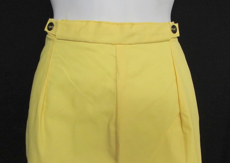 mod 60s cotton vintage shorts yellow fitted summer retro deadstock unused new without tag nos old stock waist 30 hips 38
