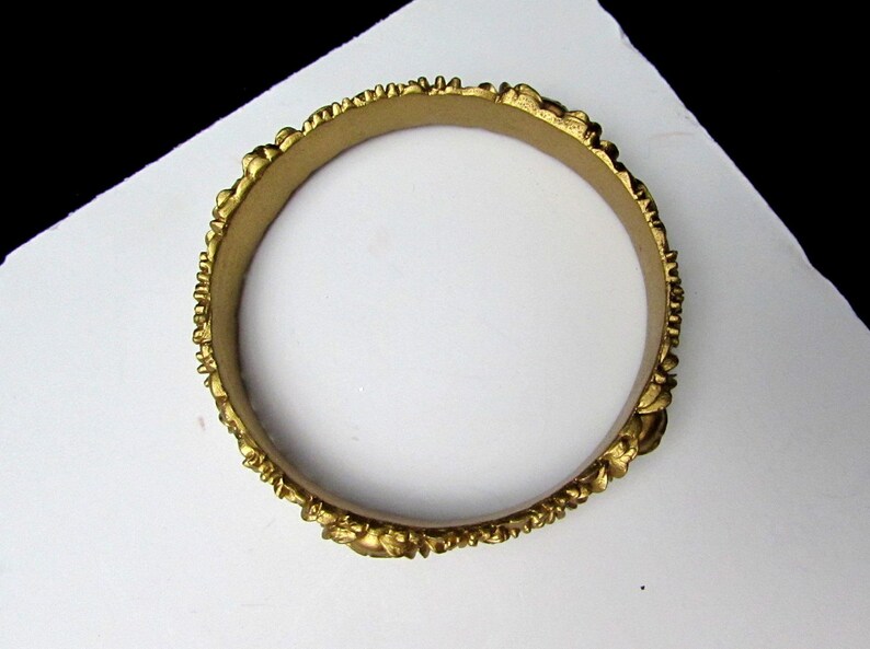 daisies flowers 1930s christmas holiday cocktail party dress jewelry 30s deco gold celluloid roses floral vintage bangle bracelet