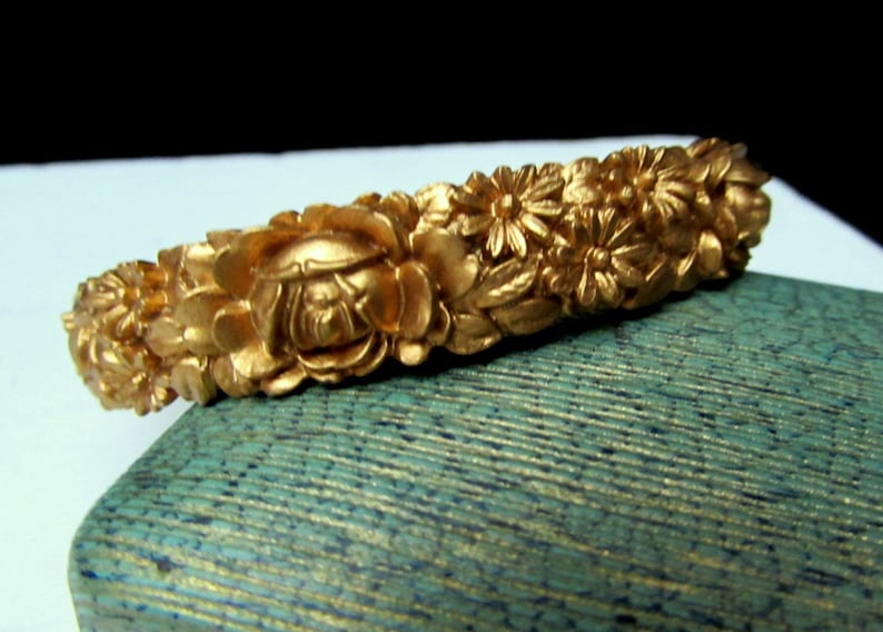 daisies flowers 1930s christmas holiday cocktail party dress jewelry 30s deco gold celluloid roses floral vintage bangle bracelet