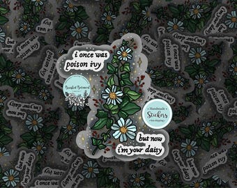 Może przedstawiać: Arkusz naklejek z wieloma wzorami przedstawiającymi stokrotkę z zielonymi liśćmi i tekstem "i once was poison ivy but now i'm your daisy".