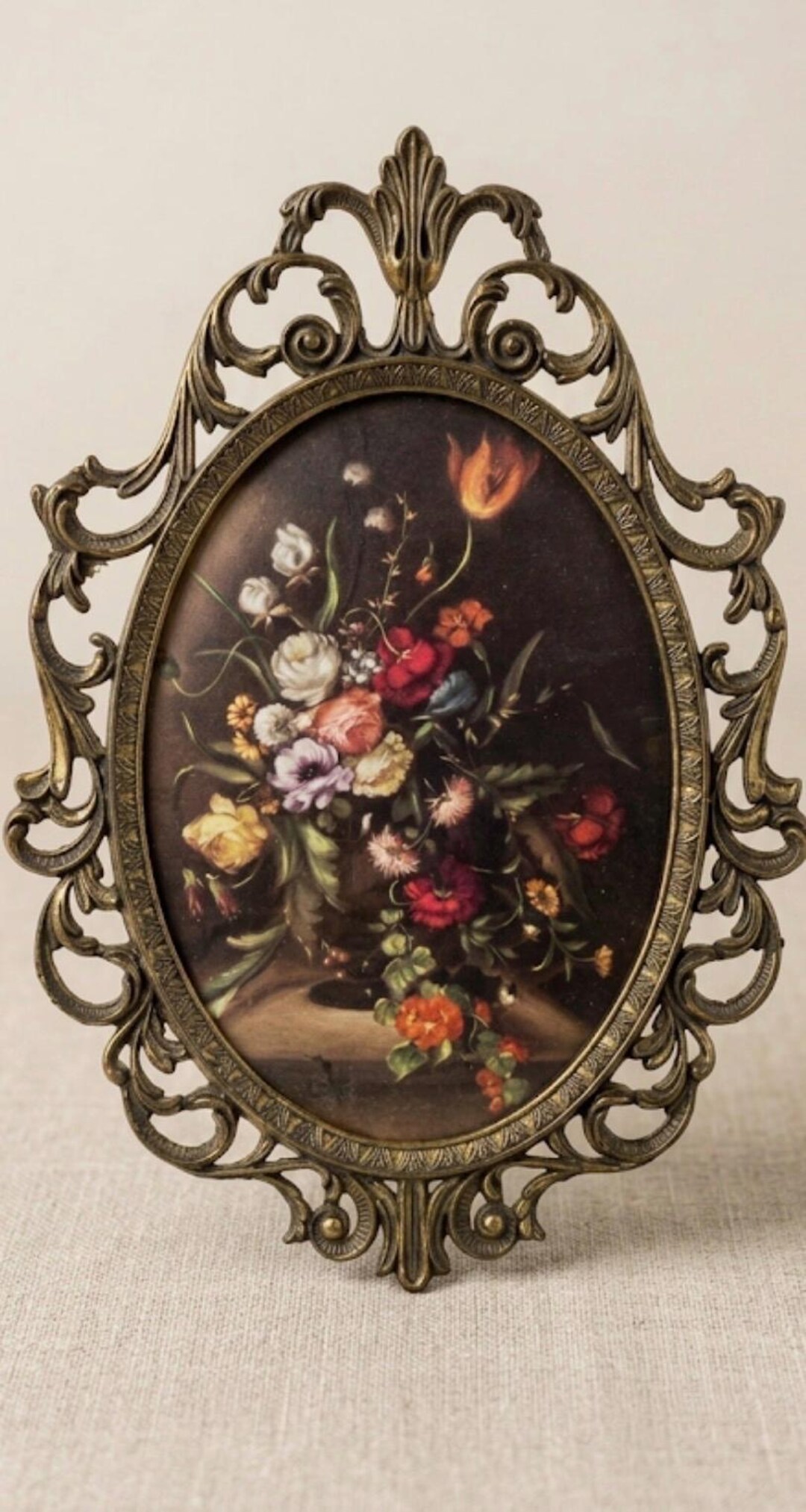 Small Vintage Ornate Oval Floral Wall Art in Gold-tone Metal Frame - Etsy