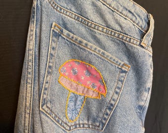 Jeans recyclés et brodés
