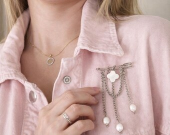 Handmade Silver Chain Brooch, Safety Pin Brooch, Pearl Brooch, Minimalist Jewelry, Modern Brooch Pin, Gift for Her, Statement Brooch