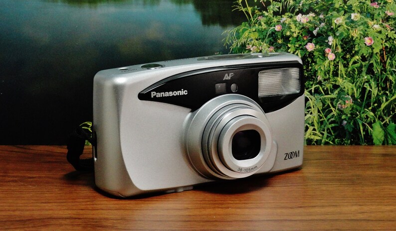 Vintage PANASONIC AUTOFOCUS ZOOM C-D3100ZM 35mm Point and Shoot Film Camera Circa: 1999 Fantastic! 38~105mm Zoom Lens Quiet Operation