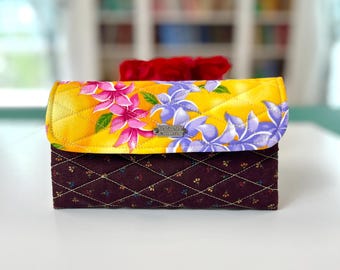 Handmade Hawaiian Bifold Fabric Wallet – 12 Card Slots (Yellow)