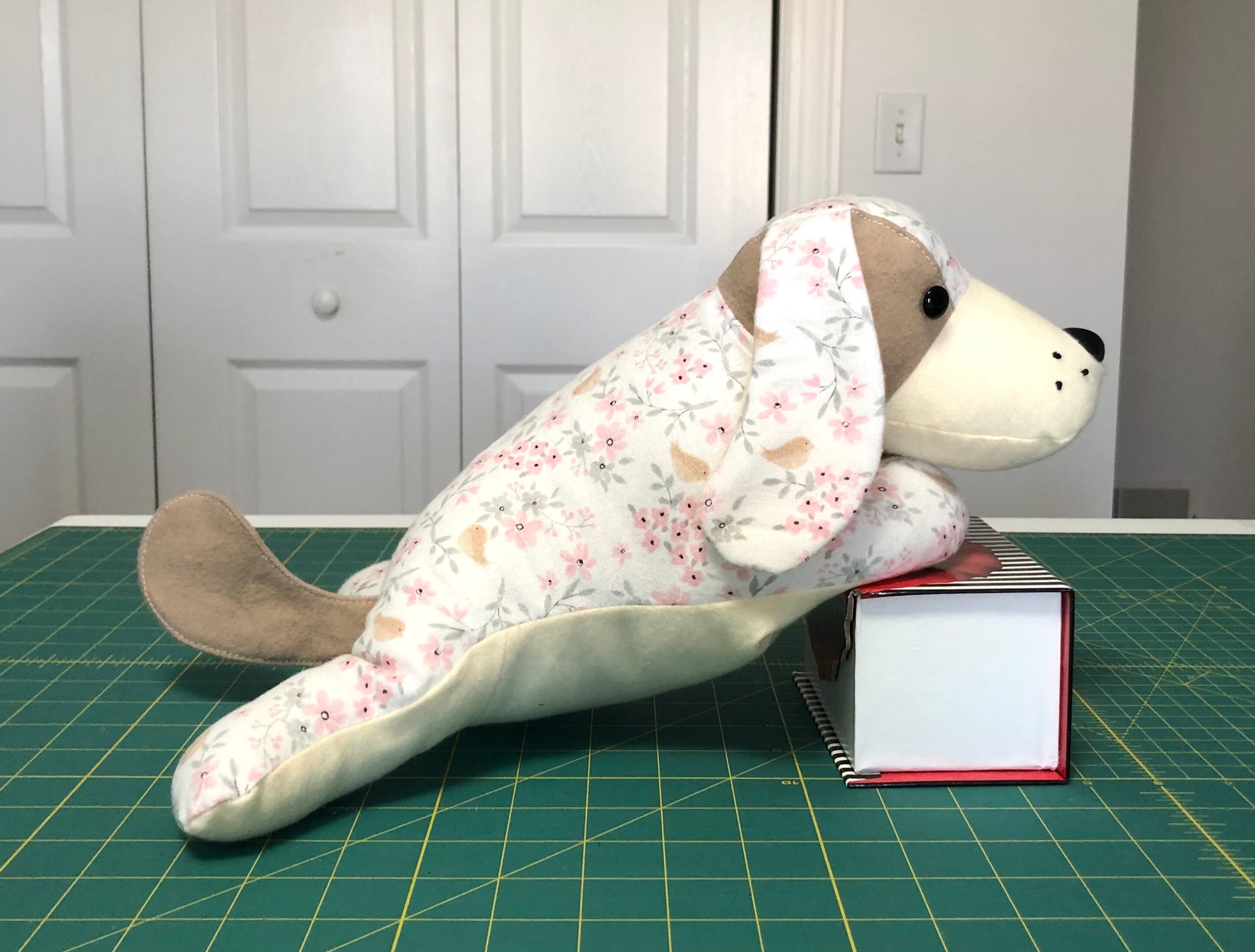 ぬいぐるみ犬の縫製パターン：16インチのぬいぐるみ動物（PDFパターン