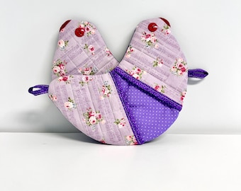 Pick any pair of: quilted bird-shaped potholders; Oven Mitt | www.BLHandmade.com