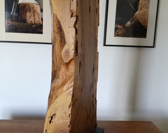 Lampada in legno, ricavata da una sezione di tronco