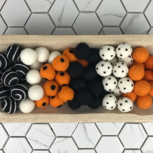 Halloween Pom Pom Garland, Halloween Felt Ball Garland, Spooky Halloween Decor, Halloween Party Decor, Halloween Mantle Decor, Free Shipping