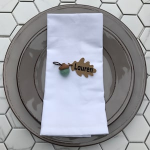 Tarjetas de lugar para Acción de Gracias Bellotas de fieltro Tarjeta de lugar para mesa de Acción de Gracias Bellotas Tarjetas de lugar para bodas Tarjetas de lugar de otoño Mesa personalizada