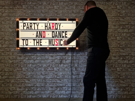 ADVPRO Cartel Luminoso I864-b Now Playing Home Audio Theater Decor Light Sign