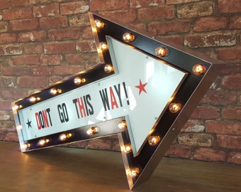 Light Up/Light Bulb Light box Arrow Sign