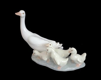Vintage Retired Spanish Porcelain LLADRO Mother Duck and Ducklings Figurine Sculpture #1307 Spain Daisa