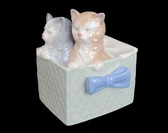 Vintage Fine Spanish Porcelain NAO by Lladro Kitten Cats in a Gift Box Figurine Spain Daisa 1988