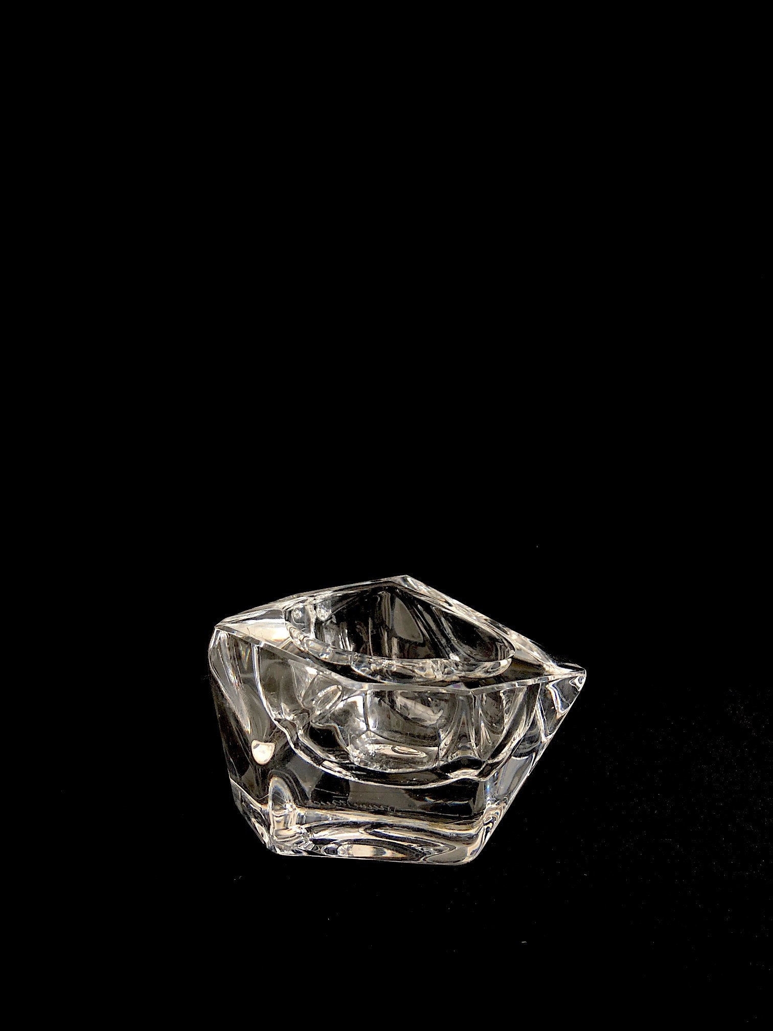 Daum Frances製 
琥珀色の動物彫刻 F984~ Daum Crystal France Heavy Square Ashtray Signed Flower