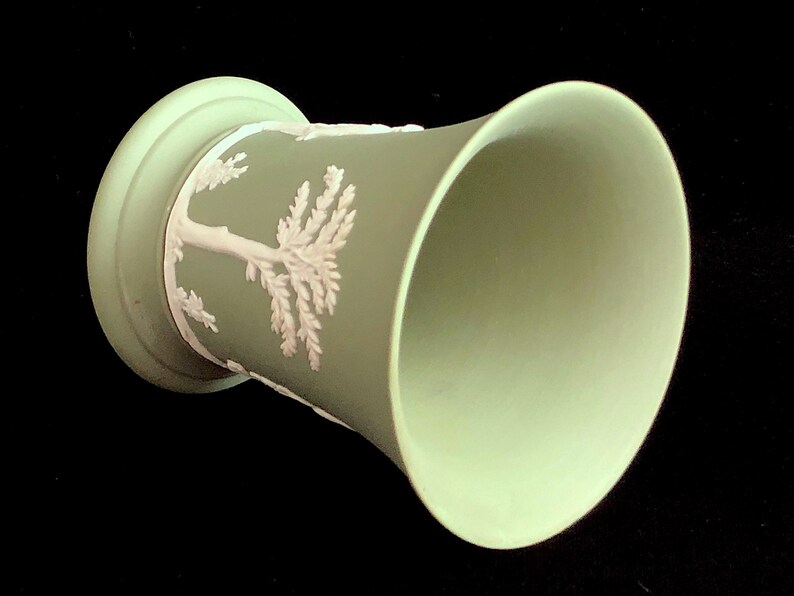 Vintage 1960 Wedgwood Green /& White Jasper Jasperware Urn Vase 3.75 Tall with Neoclassical Scenes England English Porcelain