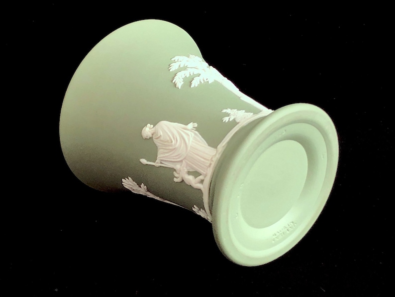 Vintage 1960 Wedgwood Green /& White Jasper Jasperware Urn Vase 3.75 Tall with Neoclassical Scenes England English Porcelain