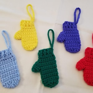 6 Christmas Decorations, Home Decor, Christmas Tree Decorations, Crochet Christmas Mittens, Christmas Gift Tags, Handmade Christmas Applique