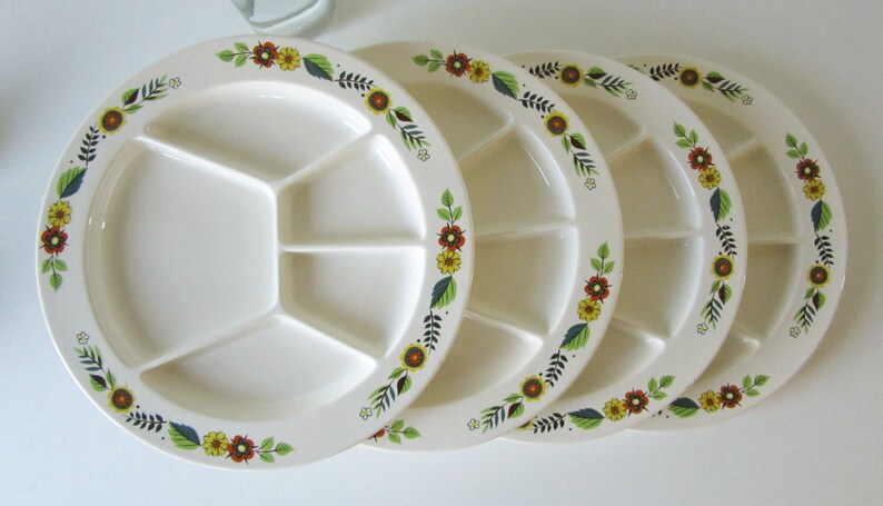 Four Vintage Fondue Plates with a Sweet Floral Design 70s 16261