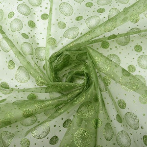 Grüner Organza mit Glitzerpunkten