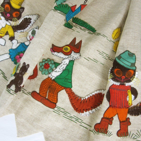 Beau rideau / cantonnière ou tapisserie vintage en tissu fait à la main avec un motif de conte de fées en feutre renard, chat, arbre