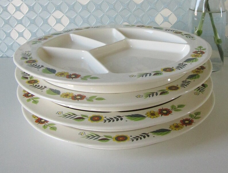 Four Vintage Fondue Plates with a Sweet Floral Design 70s 16261