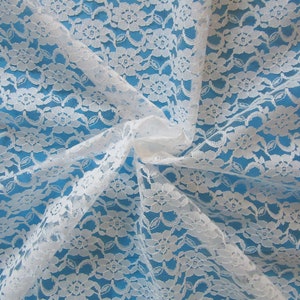 Weiße Spitze mit Blumendesign