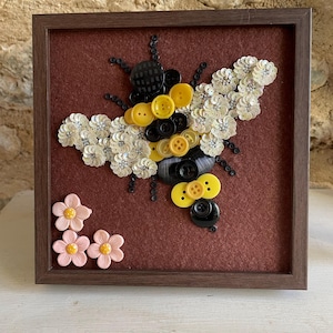 Button Art Bee