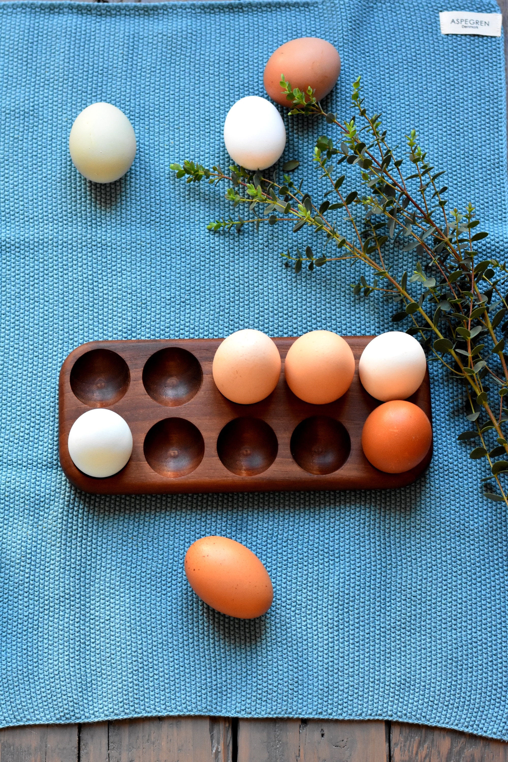 Rustic Wooden Egg Holder with 12 Natural Wooden Eggs – Back Home Direct