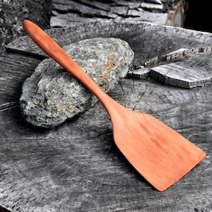 Elegante spatola da cucina, noce nera, pera, prugna, spatola in noce, spatola artigianale, leggera ma resistente, realizzata alla perfezione