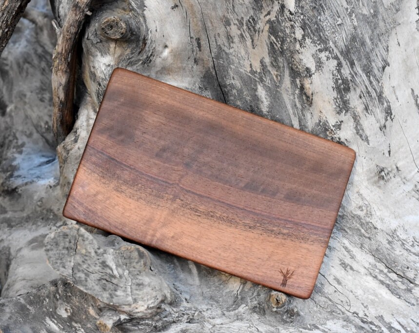 planche à découper et servir petit-déjeuner/pique-nique, planche de voyage en bois faite la main design minimaliste noyer idée cadeau unique