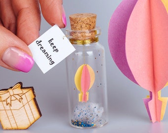 Friendship gift Miniature hot air balloon Message in a bottle Personalized gift Best friend gift Keep dreaming Thoughtful friend gift