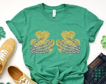 レディース シャムロック おっぱいシャツ 骸骨の手 シャムロック Tシャツ 面白いアイルランドのおっぱい Tシャツ セントパトリックデー シャムロックを振ろう Tシャツ